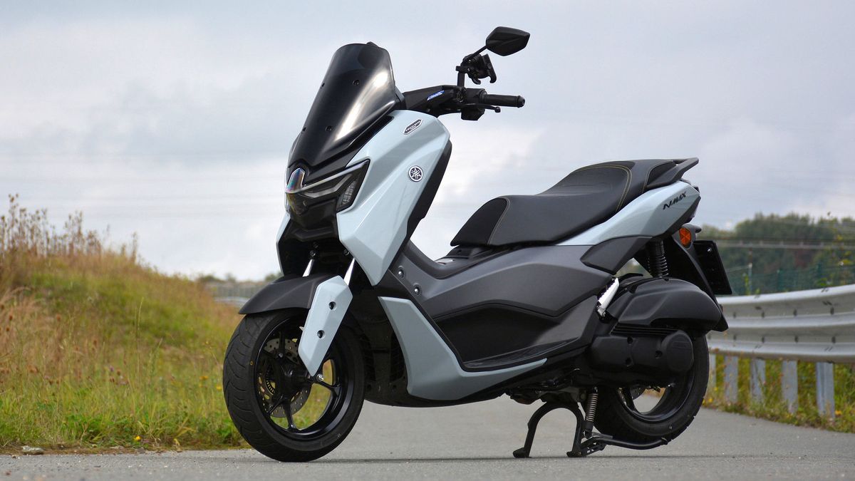 Skvěle svítí, ale před deštěm vás neschová: Postřehy z dlouhodobého testu skútru Yamaha NMax 125